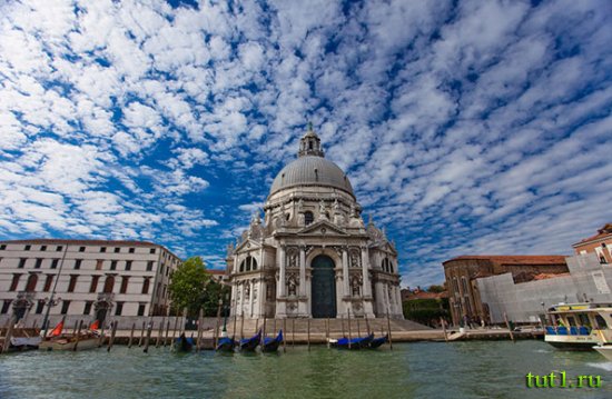 Церковь Санта-Мария Глориоза-деи-Фрари в Венеции - Италия