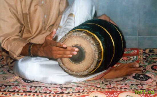 Индийский музыкальный инструмент мриданга