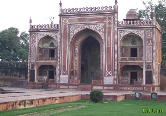 Агра - мавзолей Итимад-Уд-Даула