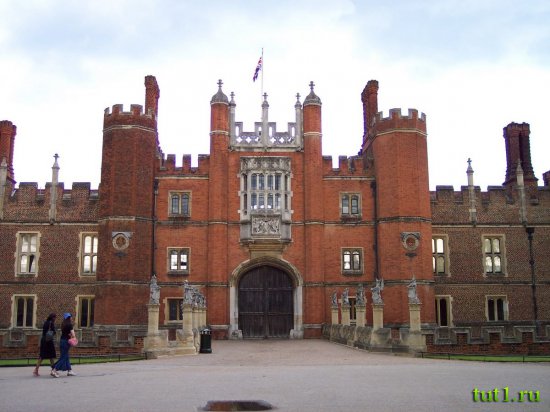 Дворец Хэмптон-Корт - Англия