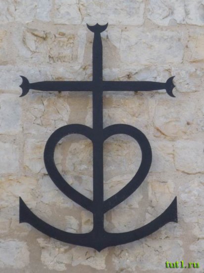 Крест - символ Камарга