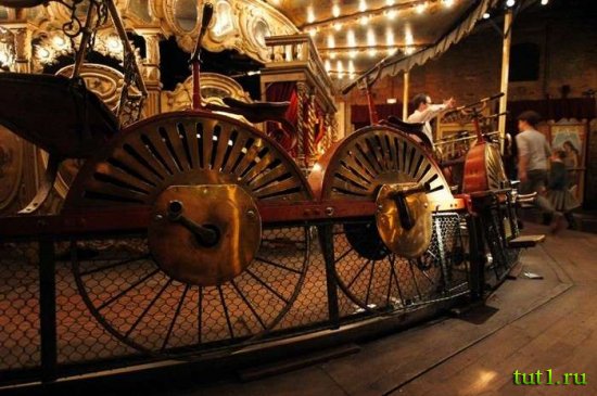 Музей ярмарочного искусства - велосипедная карусель