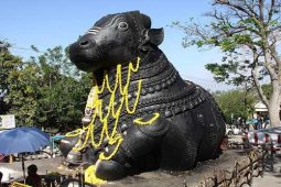 Майсур - статуя священного быка Нанди