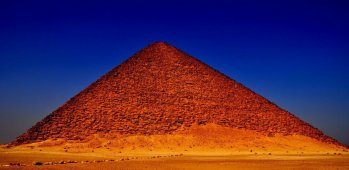 «Красная» и «Ломаная» пирамиды Снофру — Дахшур, Египет
